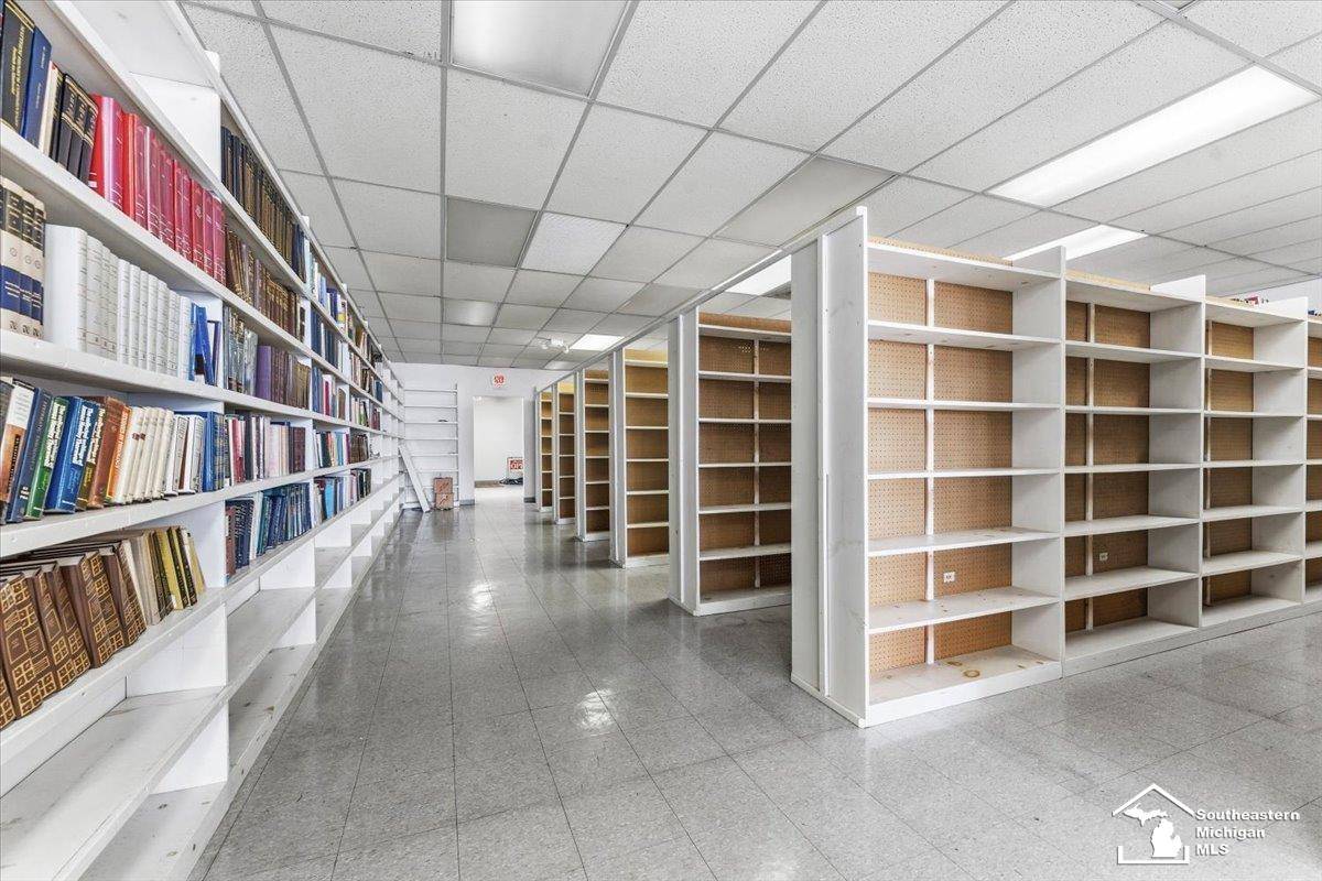 4036 Fort ST, Lincoln Park, MI 48146