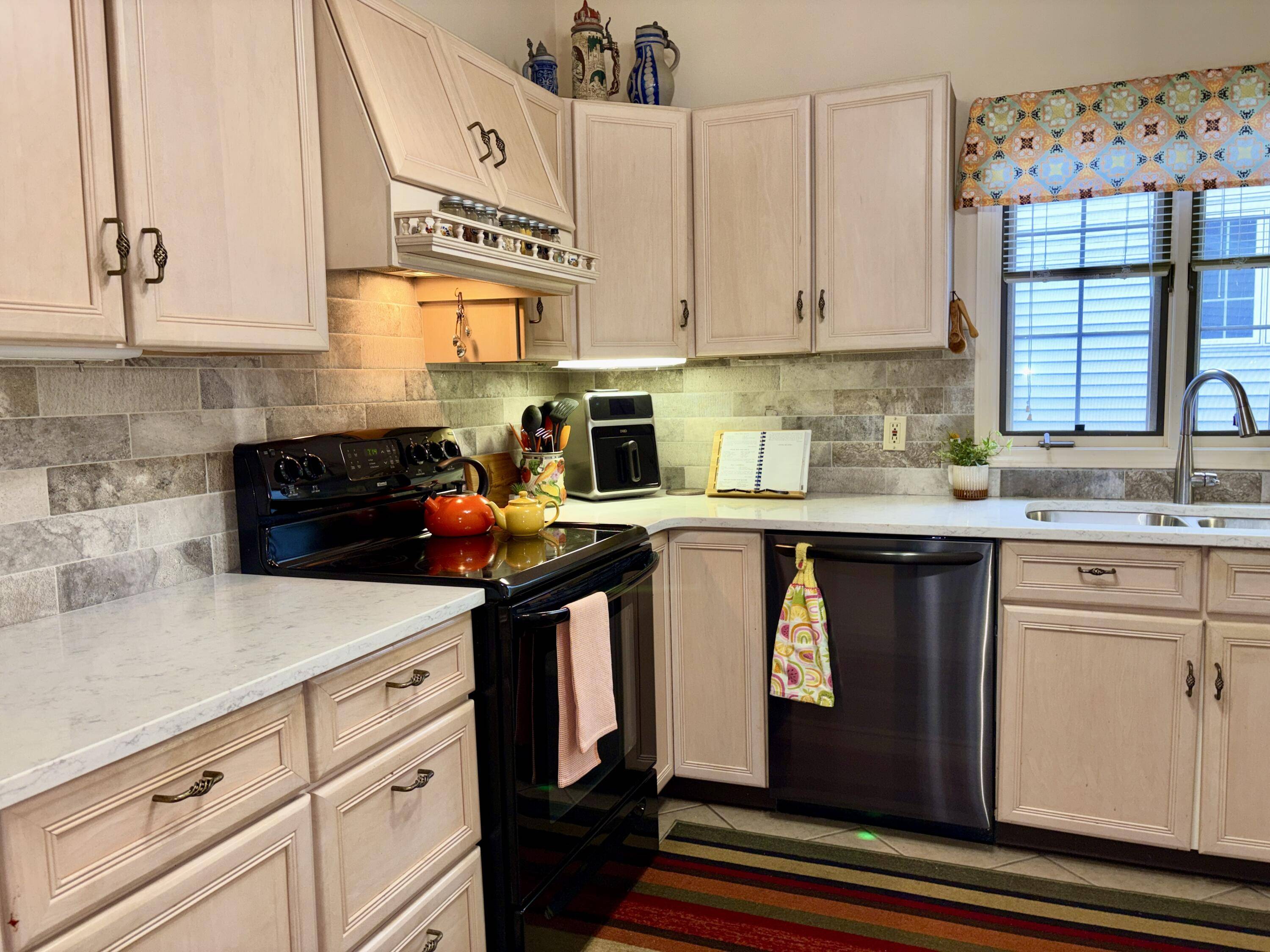 1019 Hidden Creek DR #17, Norton Shores City, MI 49441