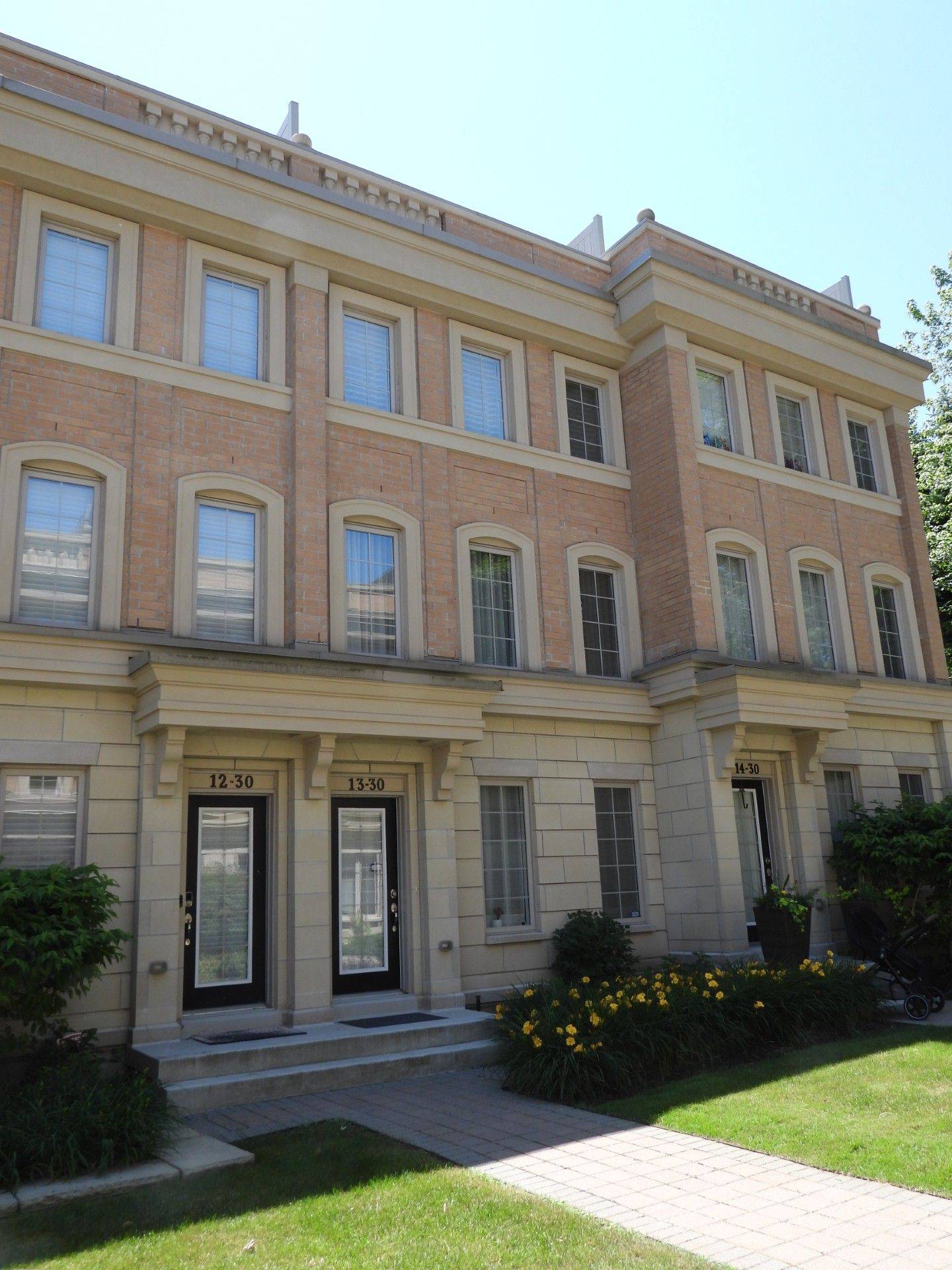 30 Hargrave LN #13, Toronto C12, ON M4N 0A4