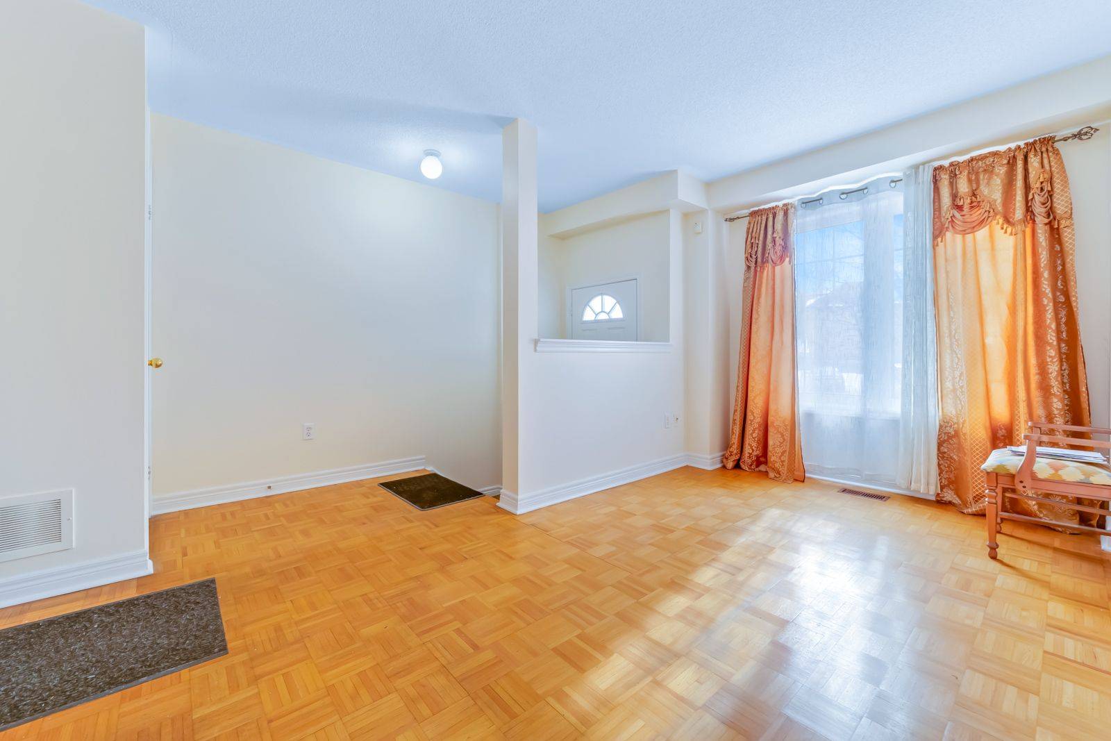 16B Gower ST #Main, Toronto E03, ON M4B 3P5