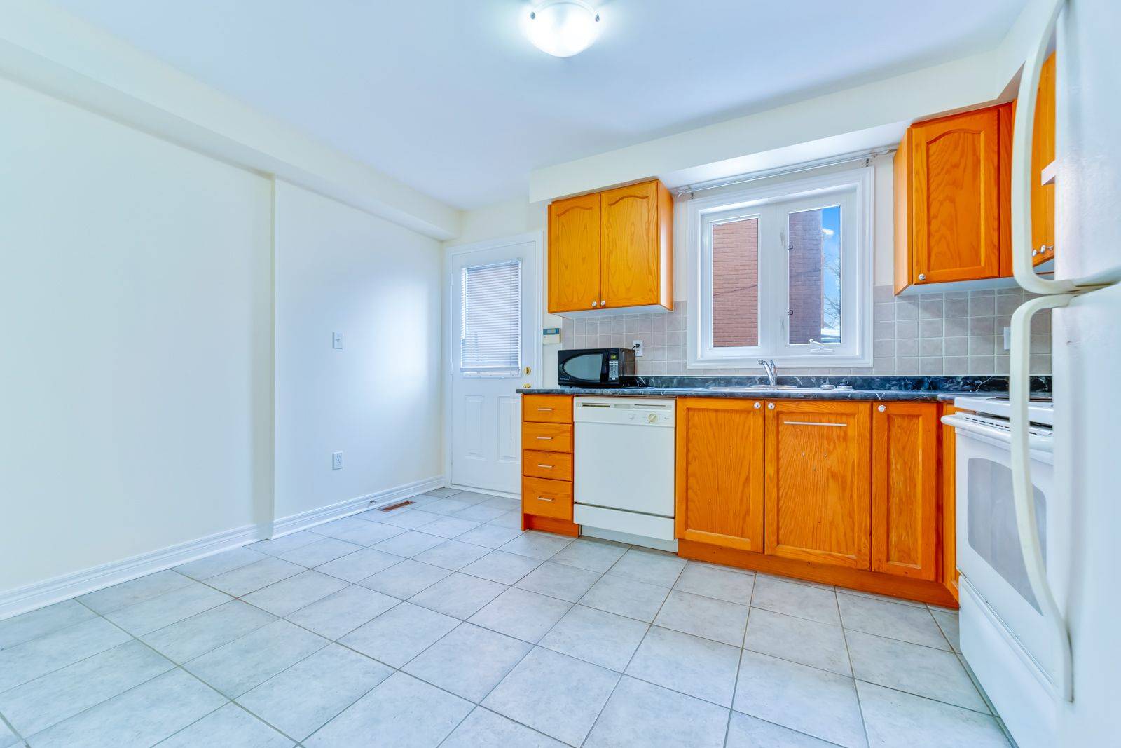 16B Gower ST #Main, Toronto E03, ON M4B 3P5