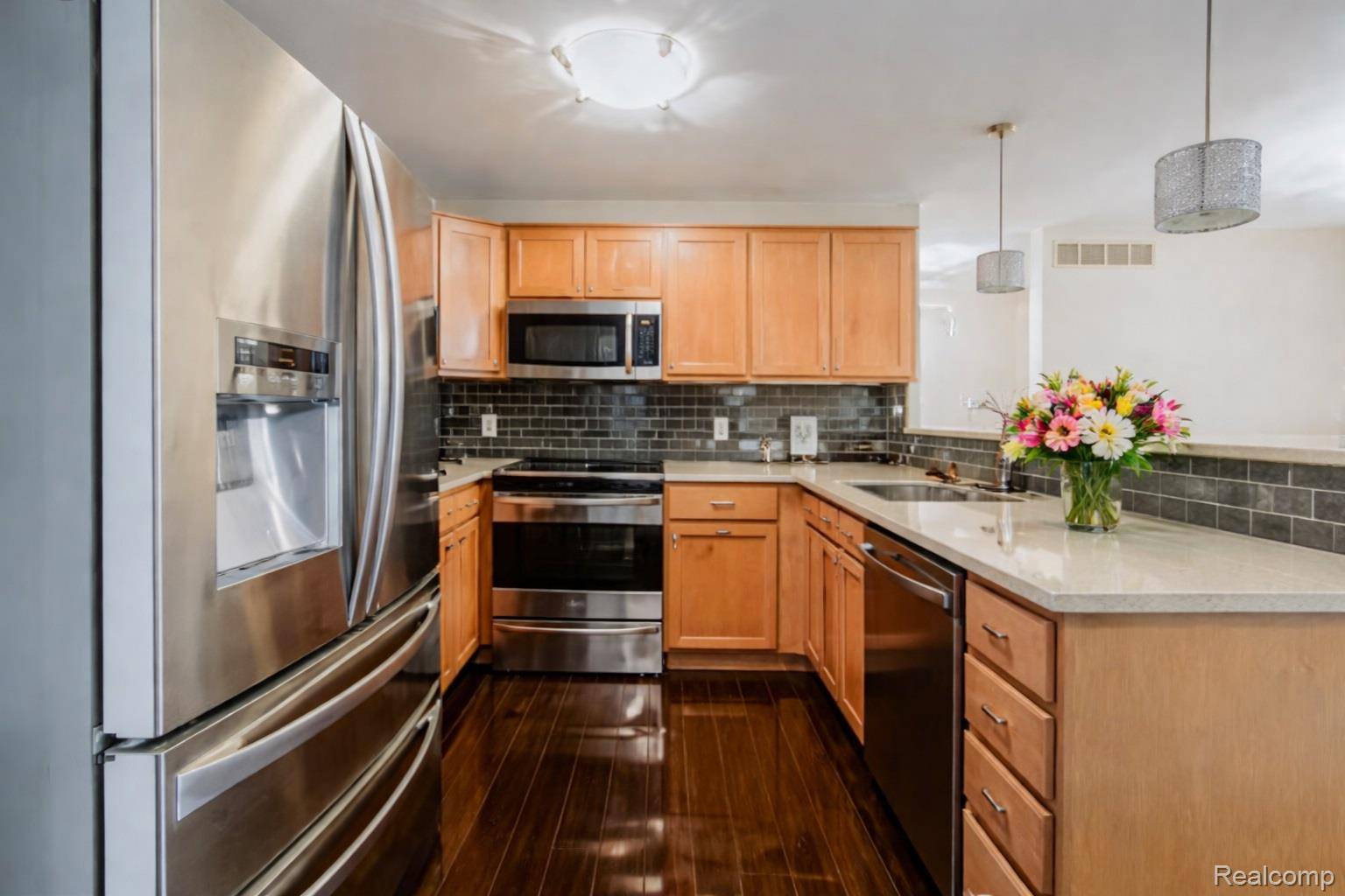 18101 Adri CIR, Walled Lake, MI 48390