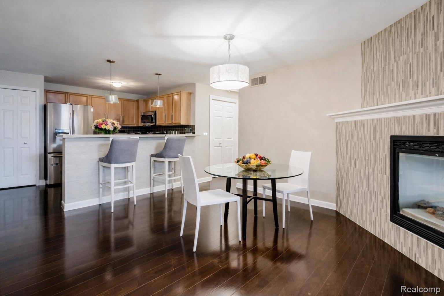 18101 Adri CIR, Walled Lake, MI 48390