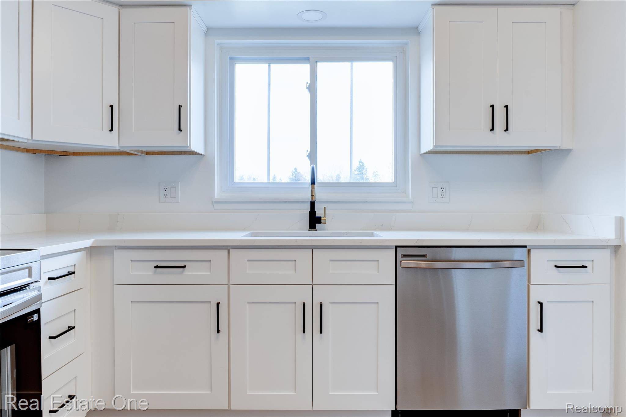 801 W Long Lake RD #4, Bloomfield Hills, MI 48302