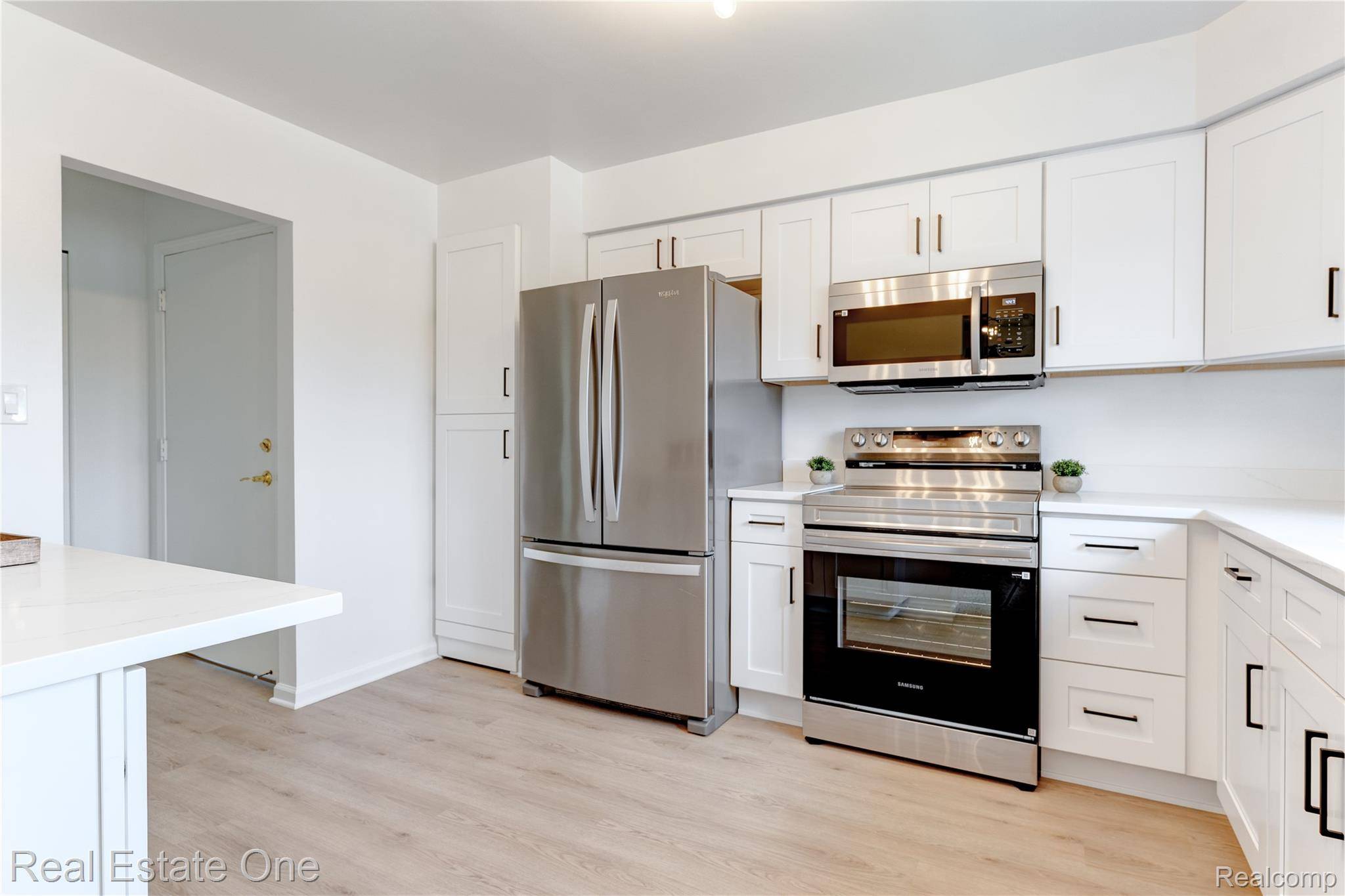 801 W Long Lake RD #4, Bloomfield Hills, MI 48302