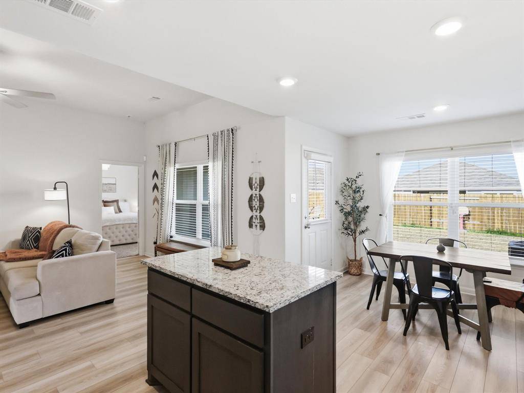 916 American Flyer, Fort Worth, TX 76108