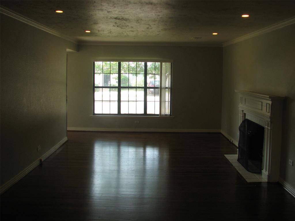 10943 DESDEMONA Drive, Dallas, TX 75228