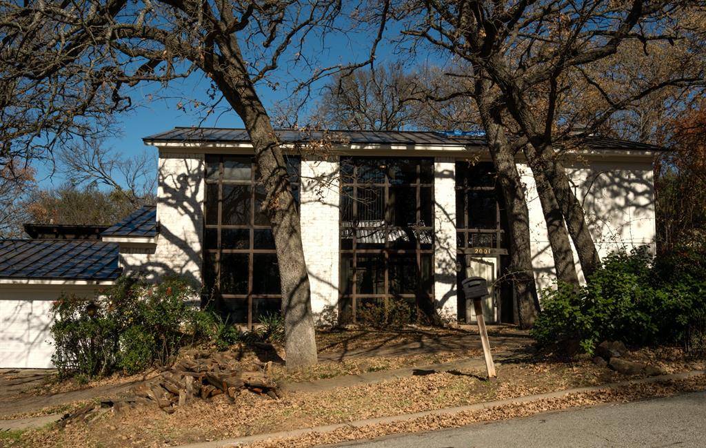 2001 Park Hill Drive, Arlington, TX 76012