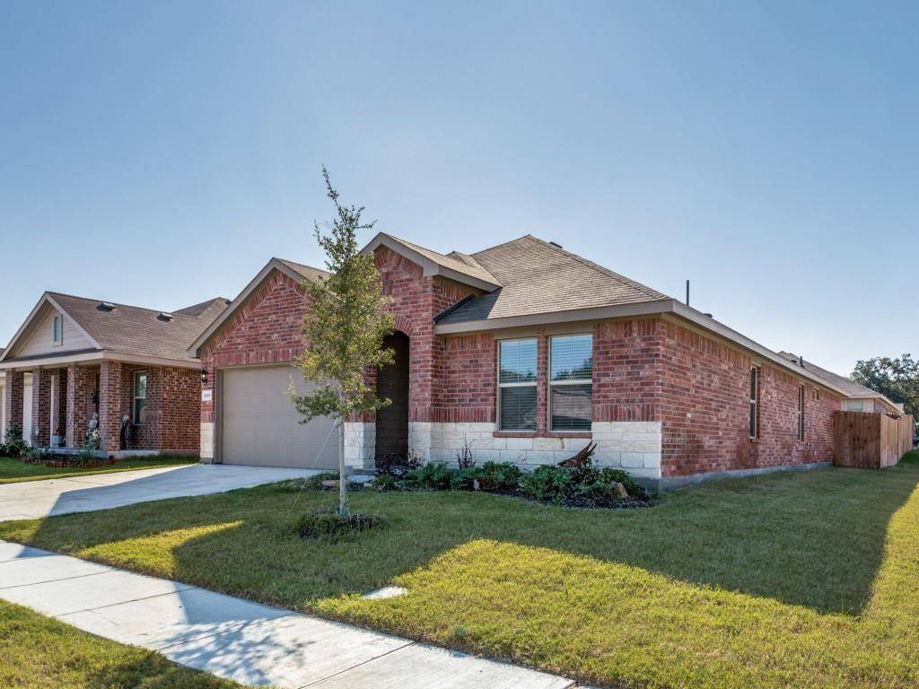 233 Abingdon Street, Azle, TX 76020