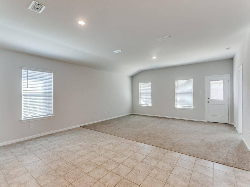 233 Abingdon Street, Azle, TX 76020