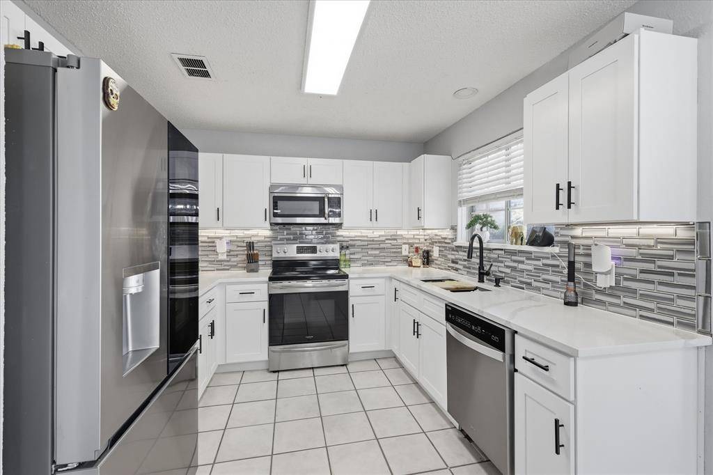 2211 Cromwell Drive, Arlington, TX 76018