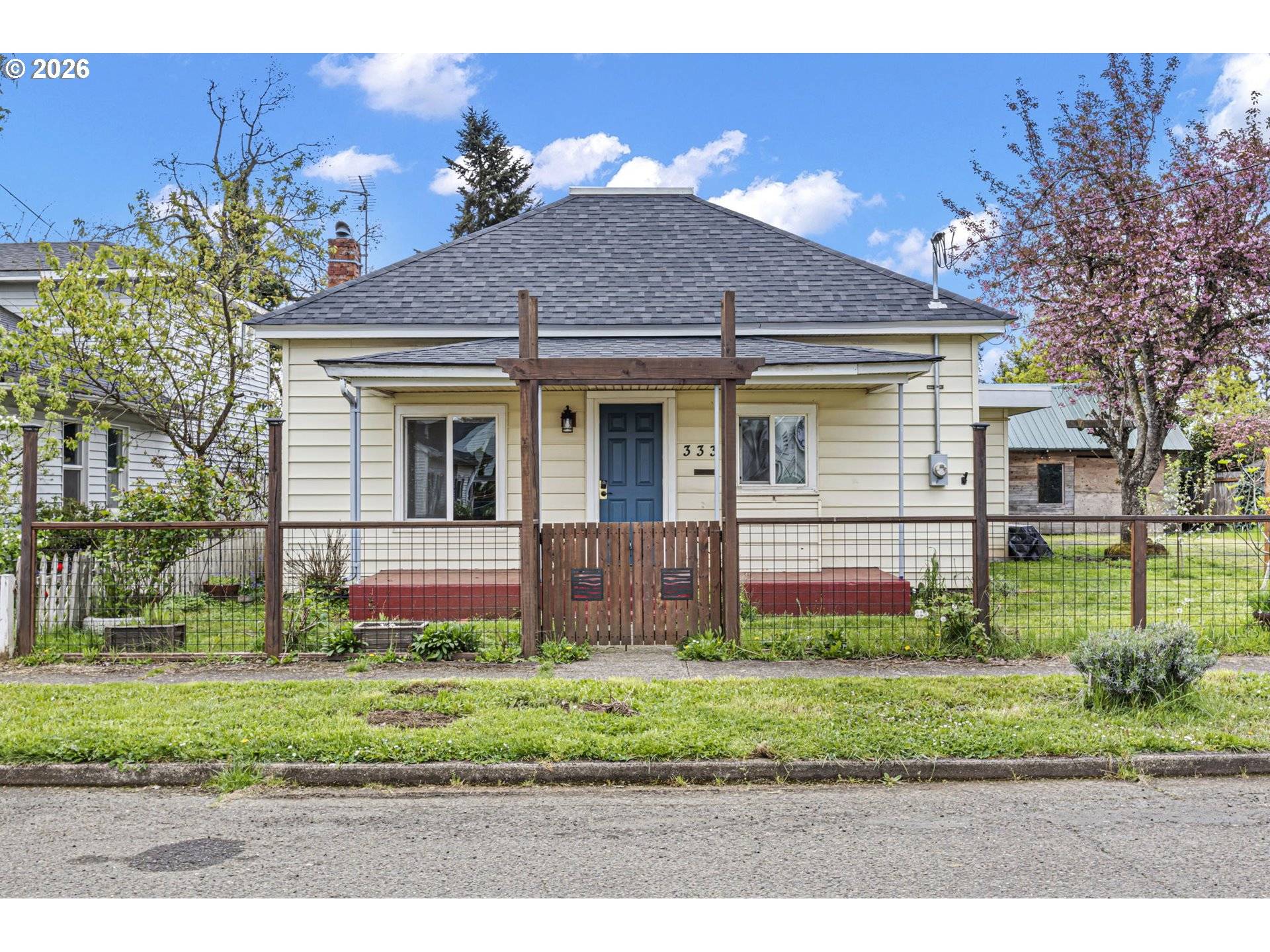 333 E MADISON AVE, Cottage Grove, OR 97424