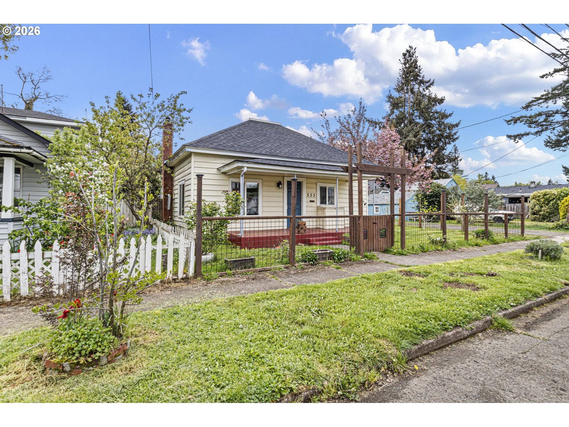 333 E MADISON AVE, Cottage Grove, OR 97424