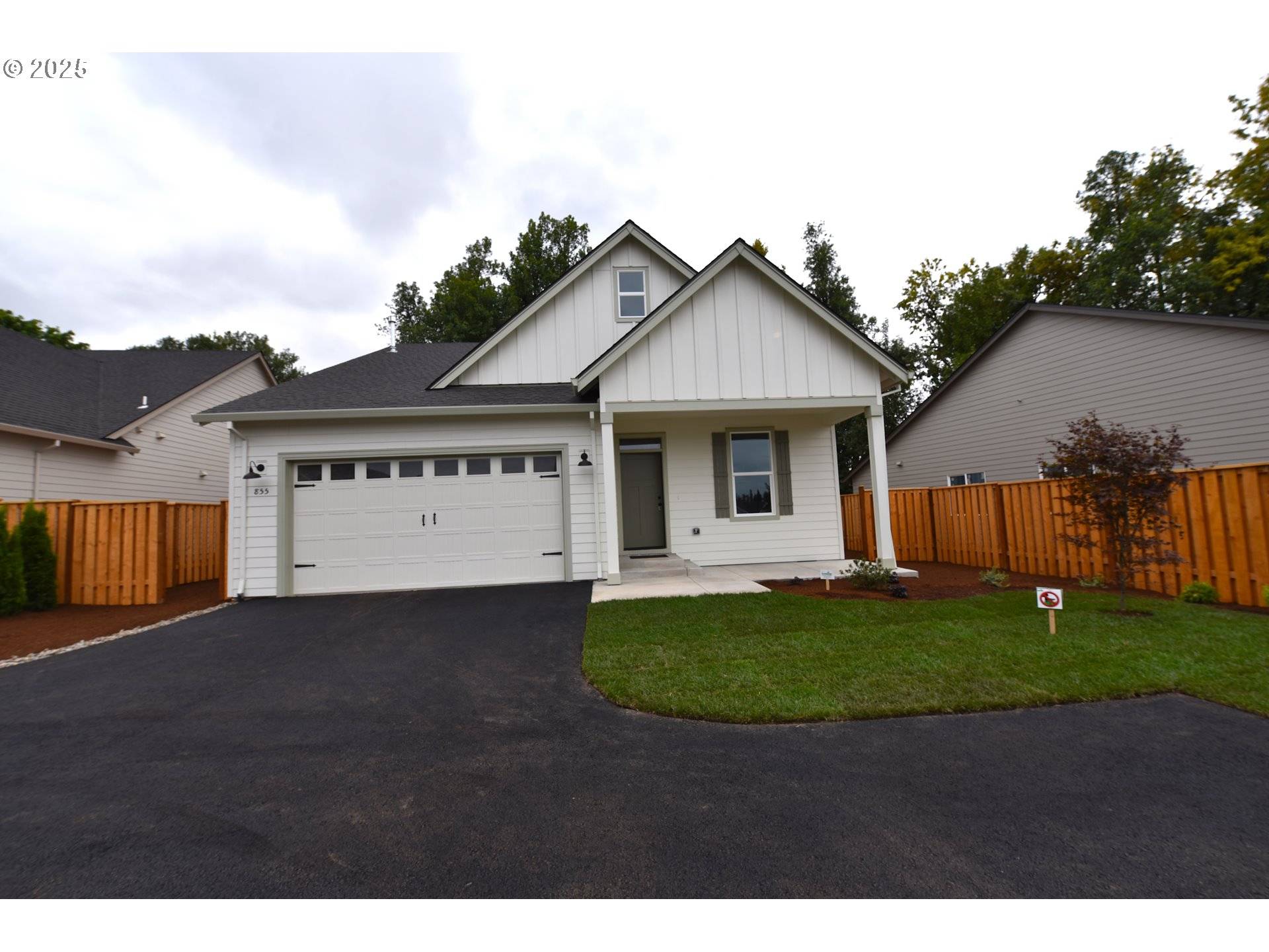 855 OAKLEAF WAY, Silverton, OR 97381