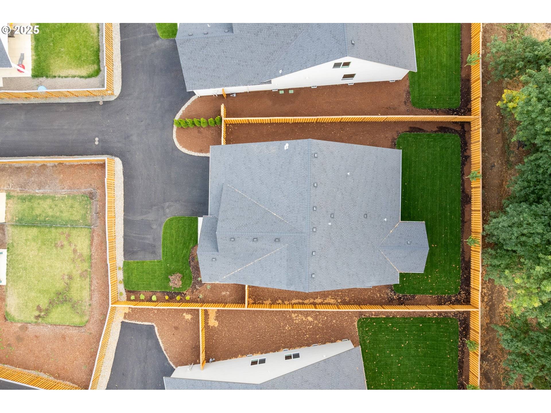 855 OAKLEAF WAY, Silverton, OR 97381