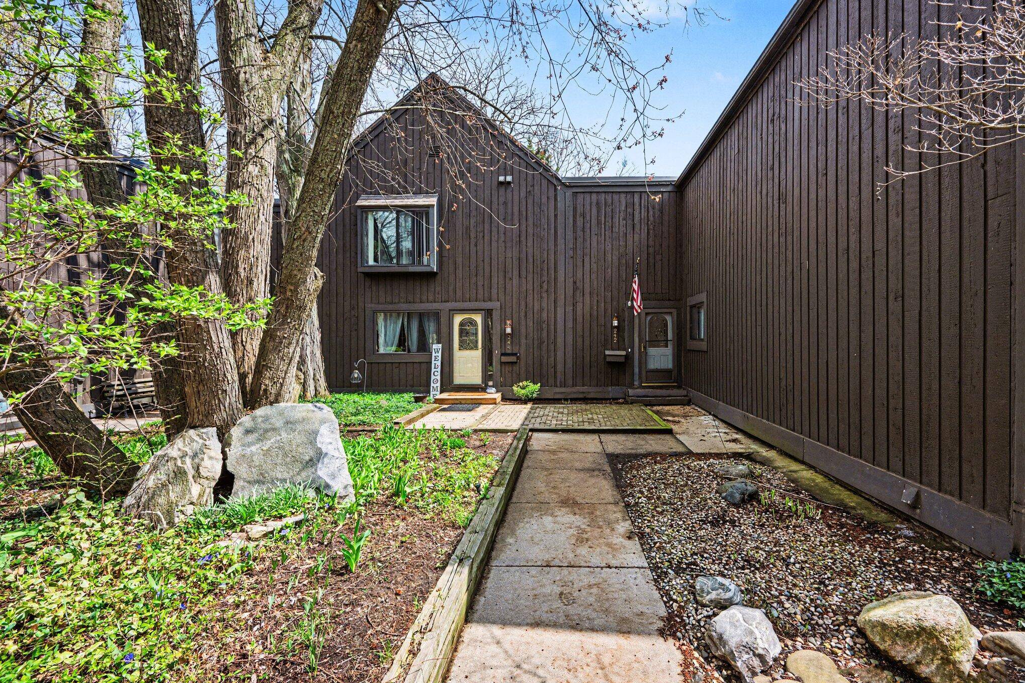 242 Dunbarton CT, Kalamazoo Twp, MI 49006