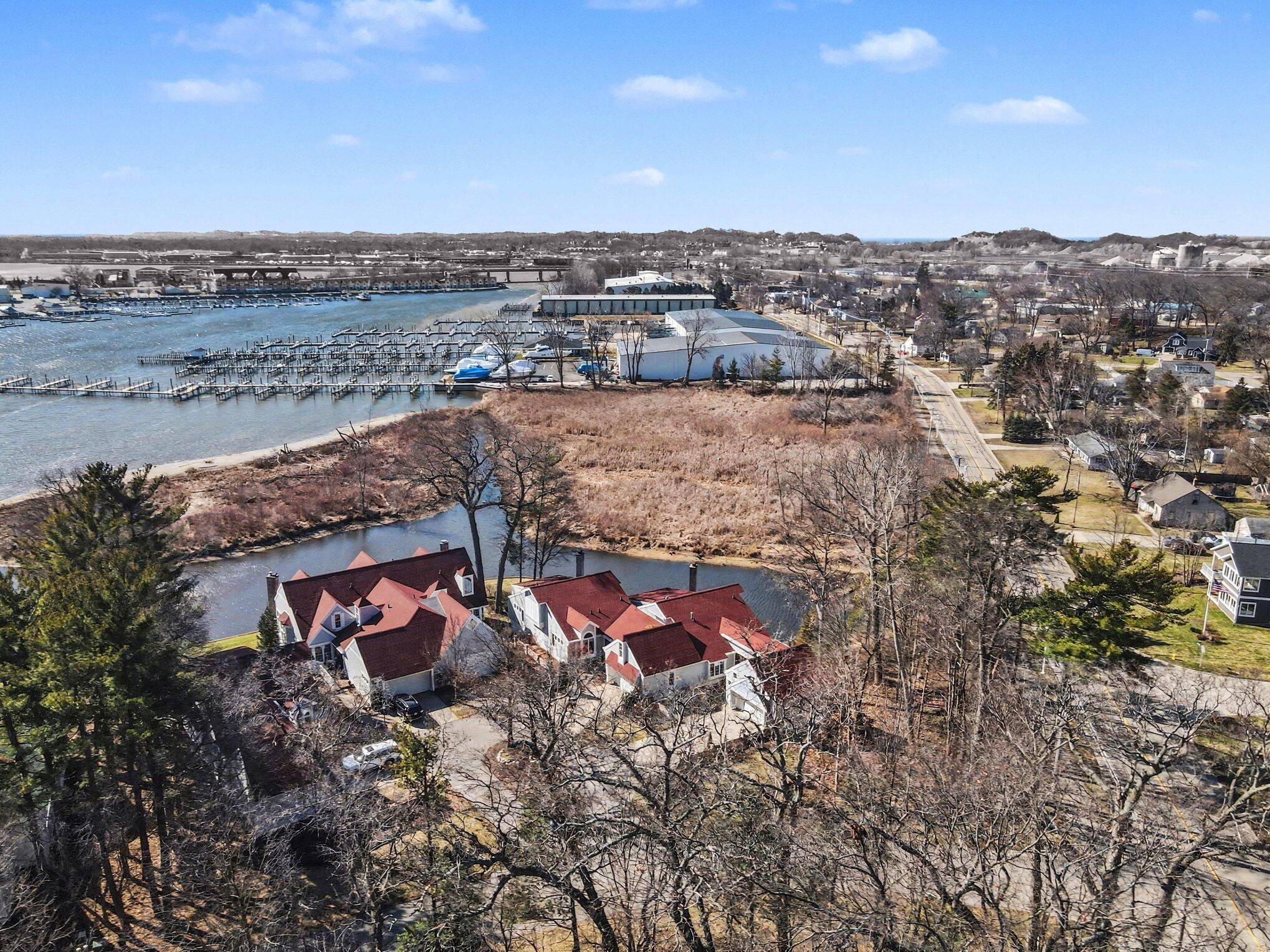 16840 Landing DR, Ferrysburg City, MI 49456