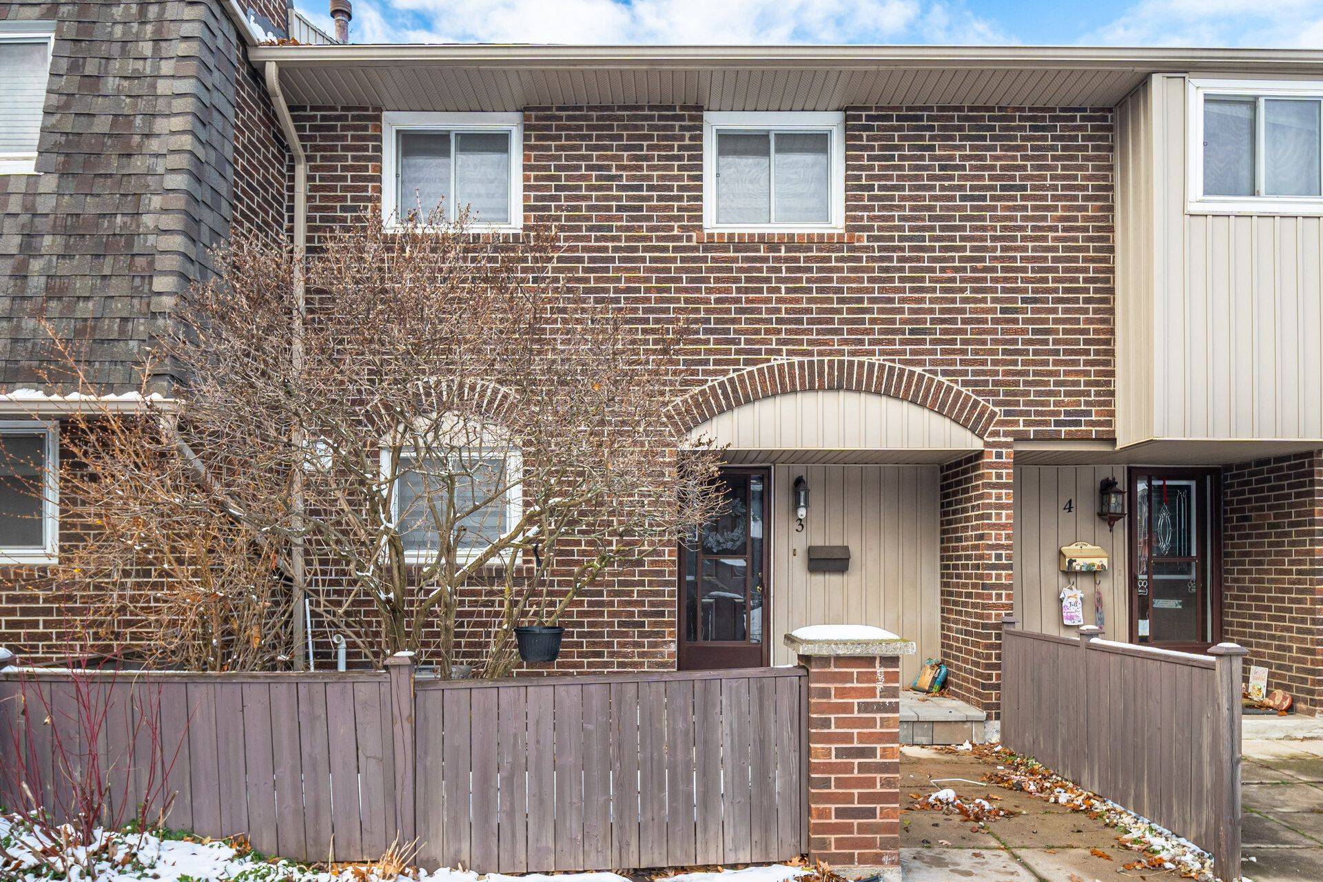 1306 Guelph Line #Unit 3, Burlington, ON L7P 2S9