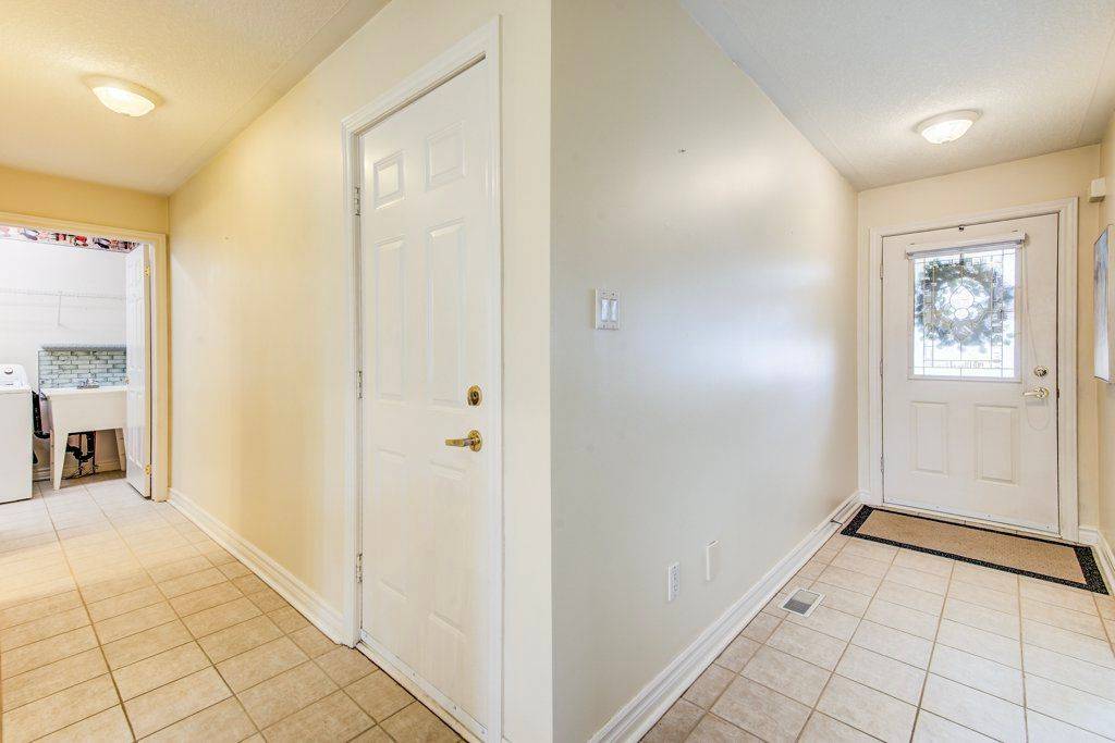 1198 Swan ST #1, North Dumfries, ON N0B 1E0