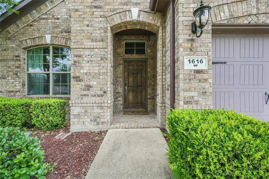 1616 Nightingale Drive, Aubrey, TX 76227