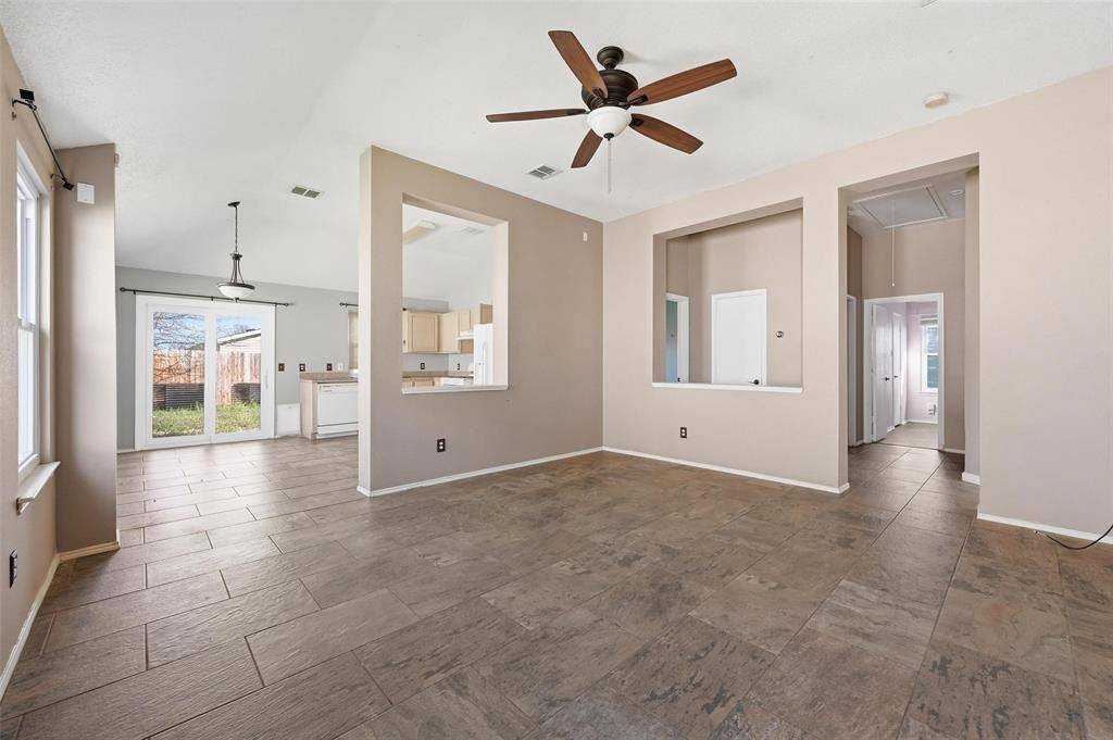 7411 Marsland Lane, Arlington, TX 76001