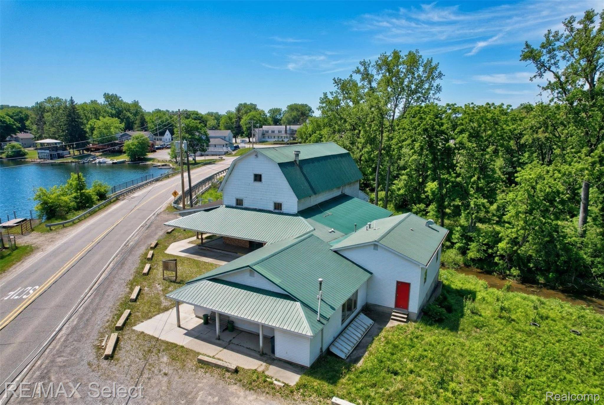 8572 Silver Lake RD, Argentine Township, MI 48451