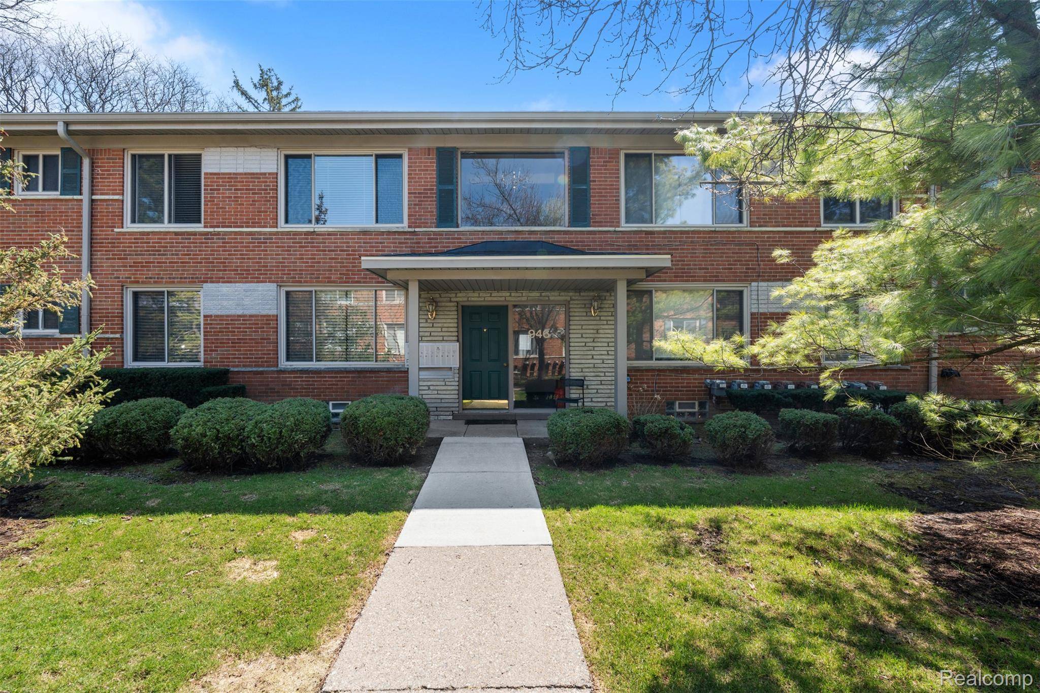 946 N Adams RD #2, Birmingham, MI 48009