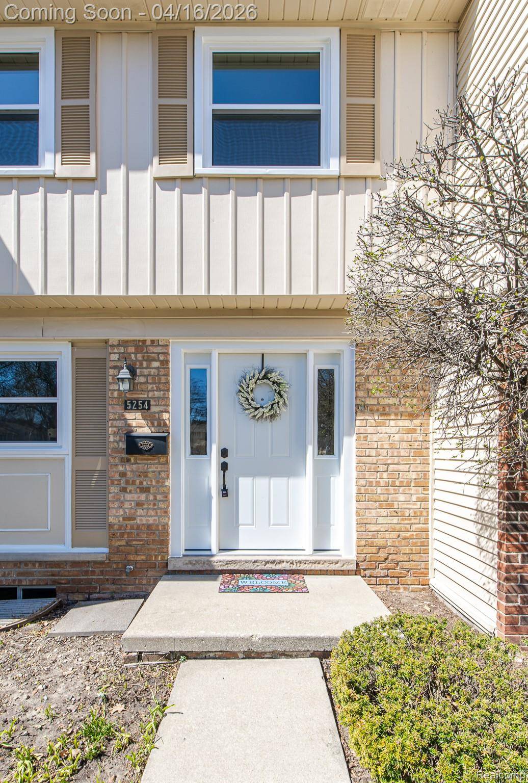 5254 Breeze Hill PL, Troy, MI 48098