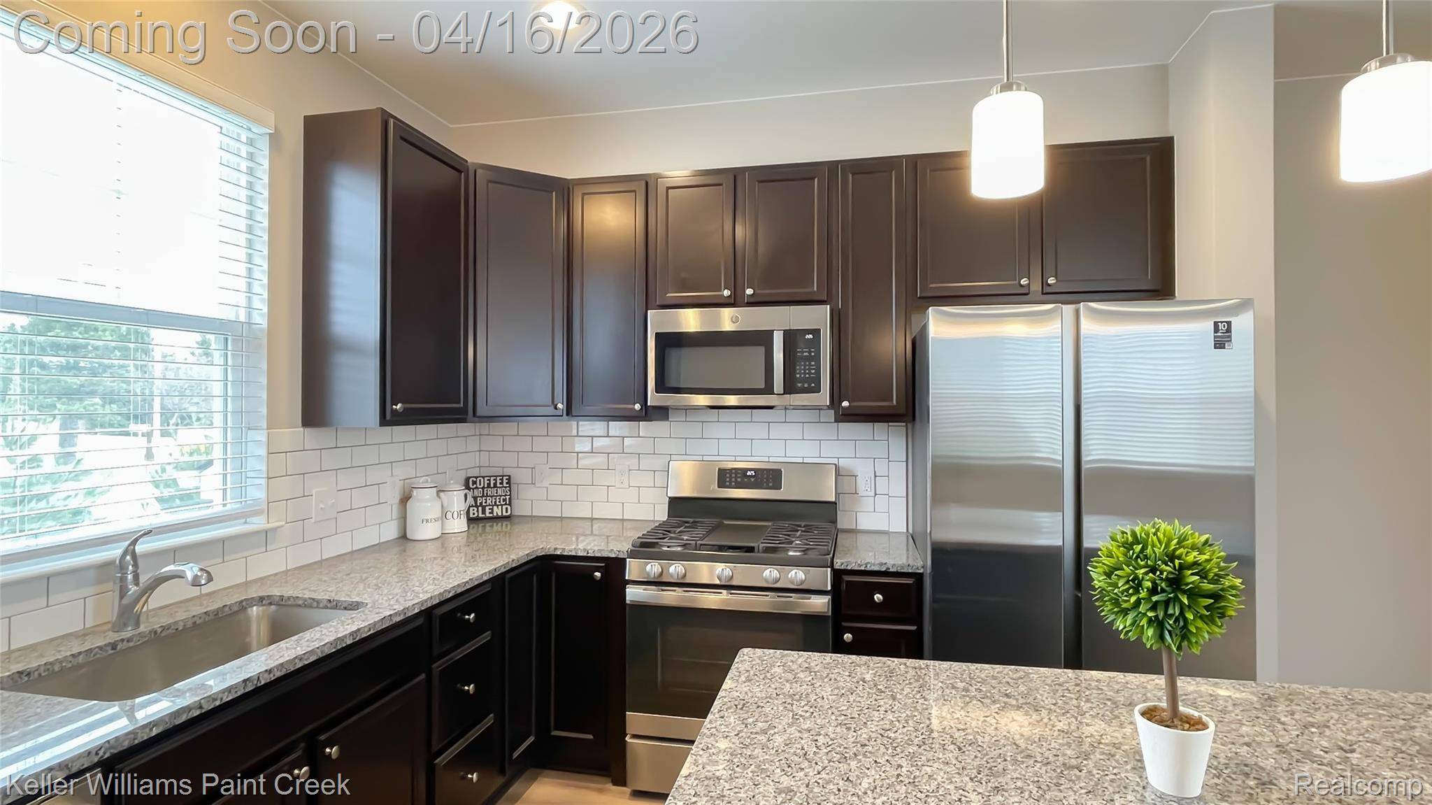 4957 Treeside LN, Troy, MI 48098