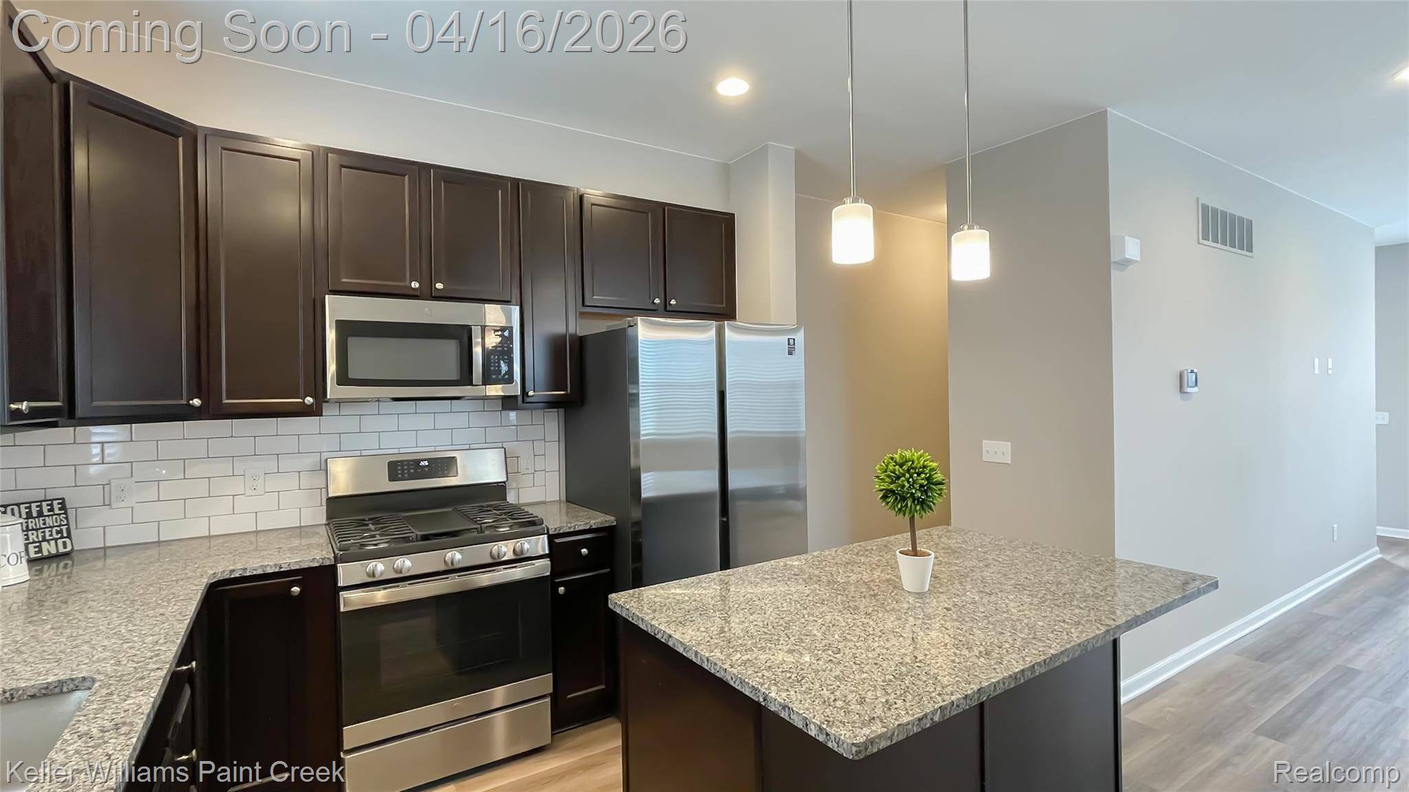 4957 Treeside LN, Troy, MI 48098