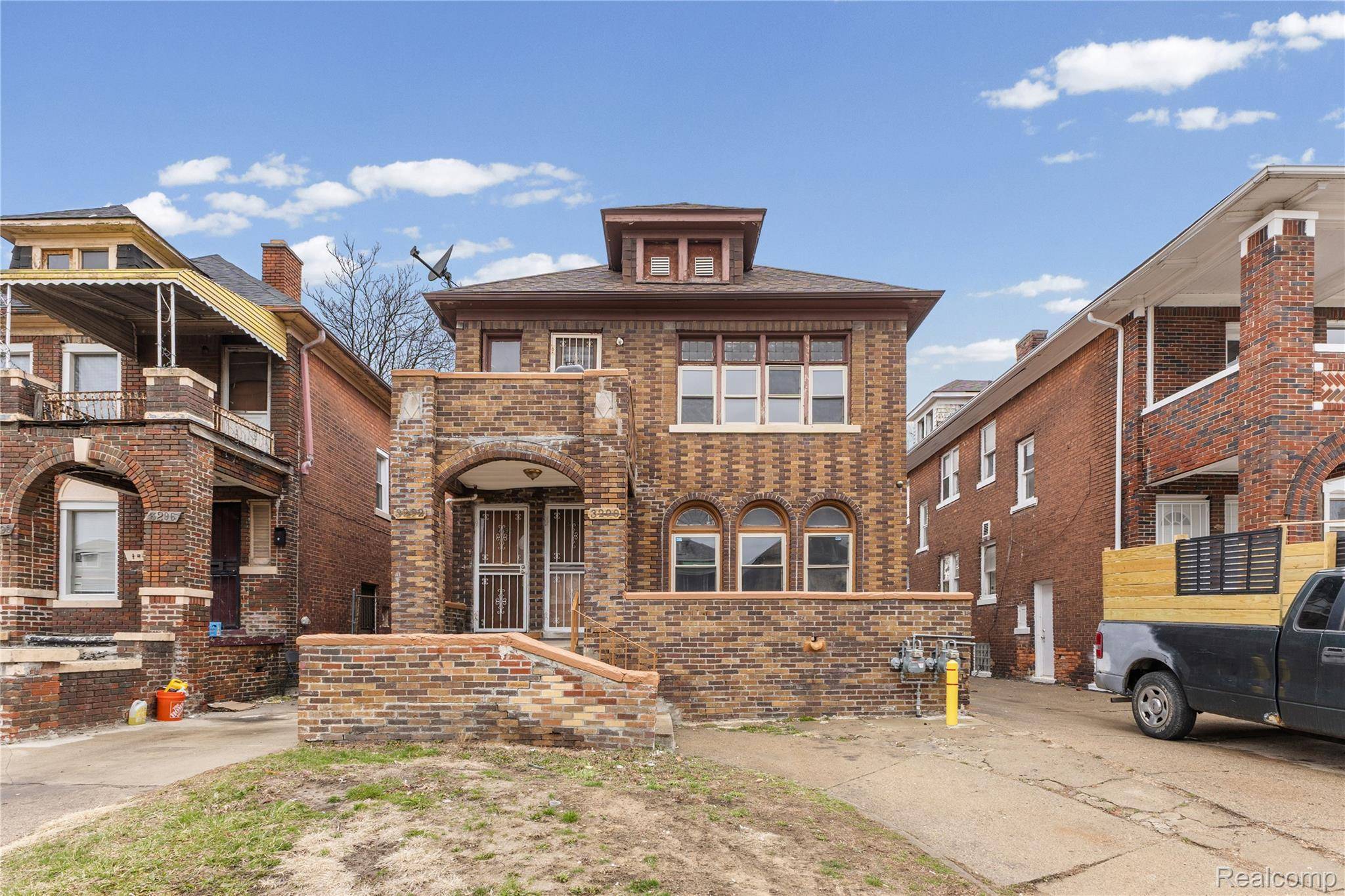 3290 Tuxedo ST, Detroit, MI 48206
