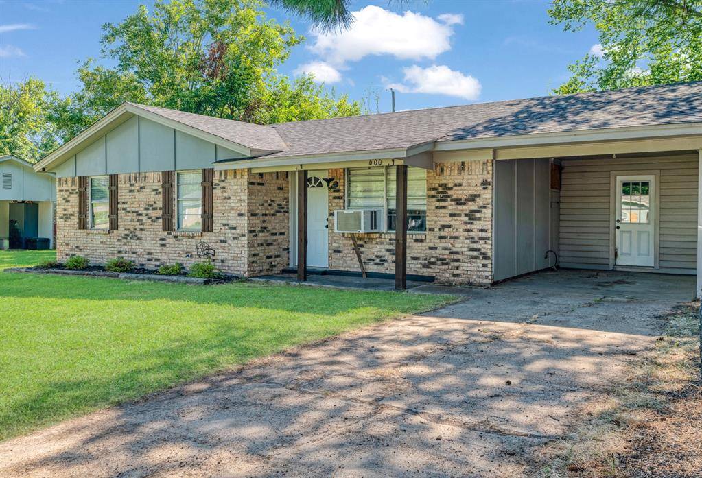 600 Sunset Street, Blossom, TX 75416