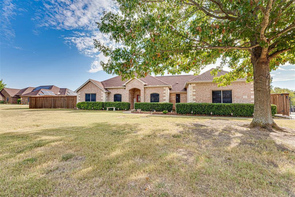 300 Springfield Lane, Red Oak, TX 75154