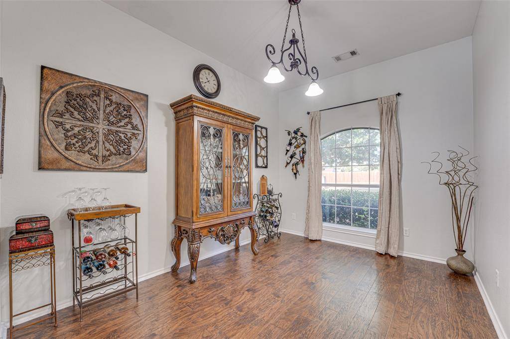 300 Springfield Lane, Red Oak, TX 75154