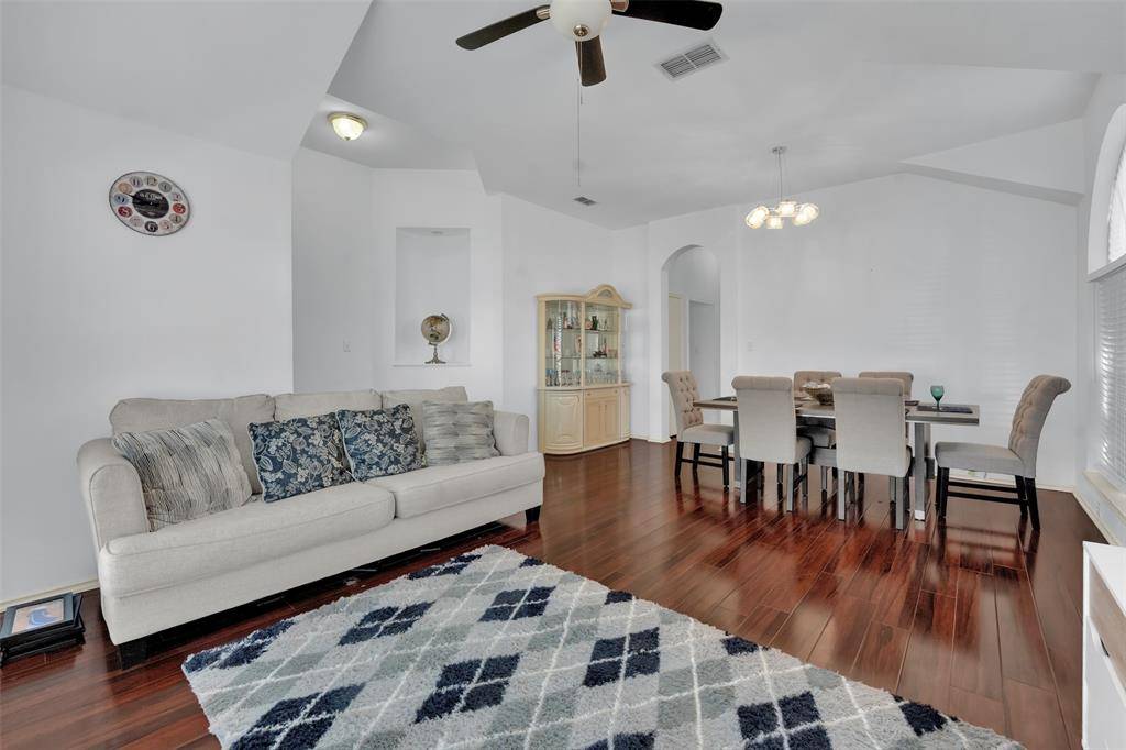 700 N Emma Drive, Arlington, TX 76002