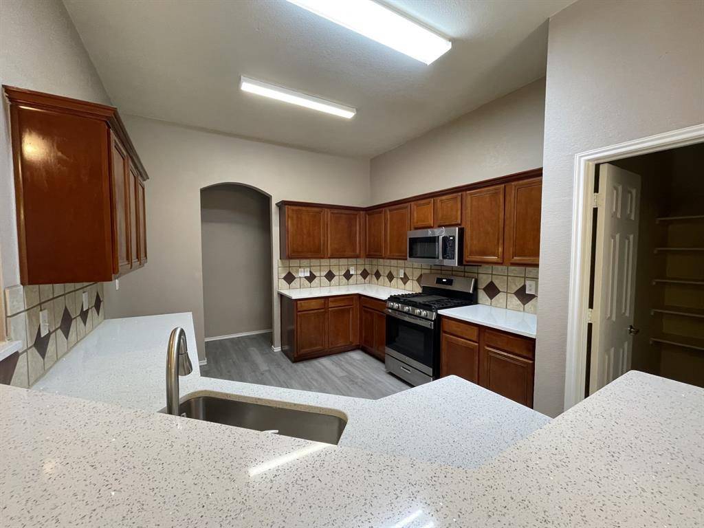 2709 Logan Drive, Mansfield, TX 76063