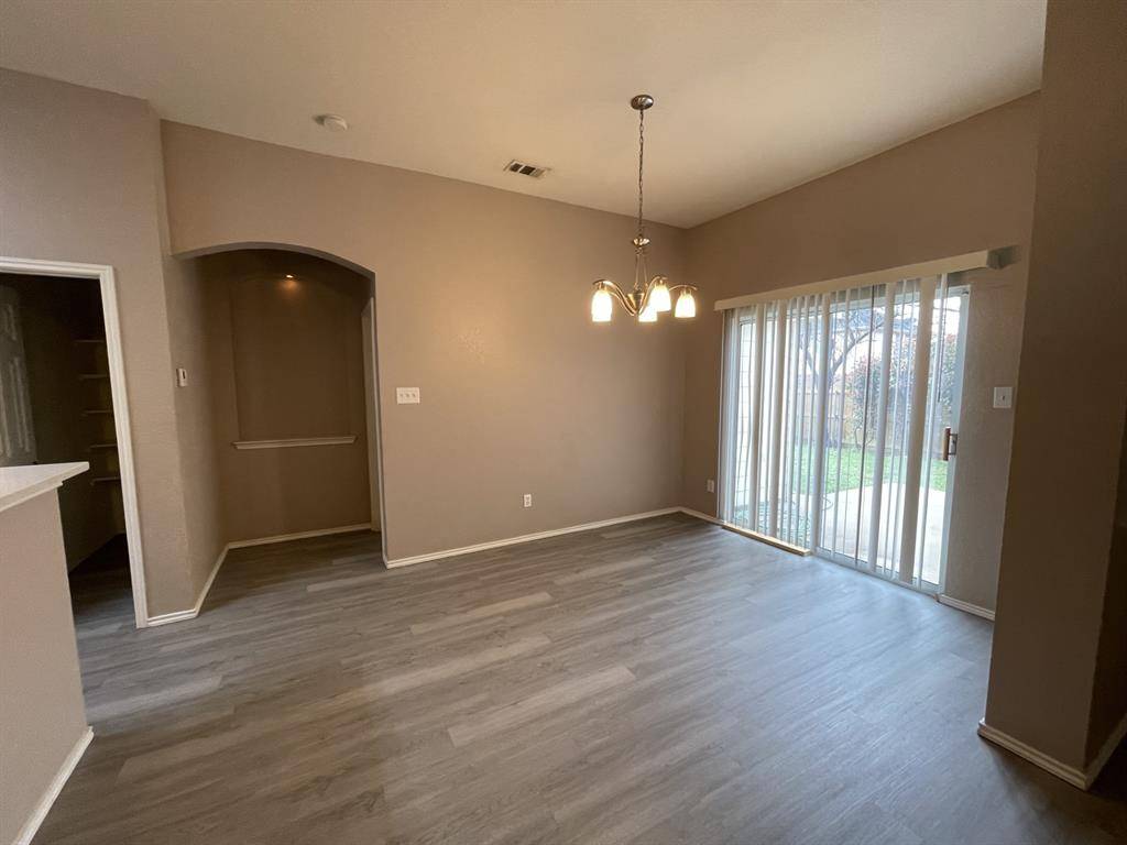 2709 Logan Drive, Mansfield, TX 76063