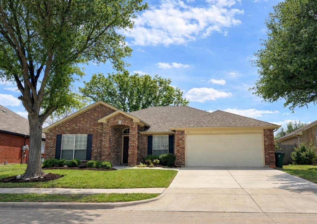 208 creek point Lane, Arlington, TX 76002