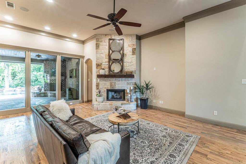 406 Waterlane Drive, Mansfield, TX 76063