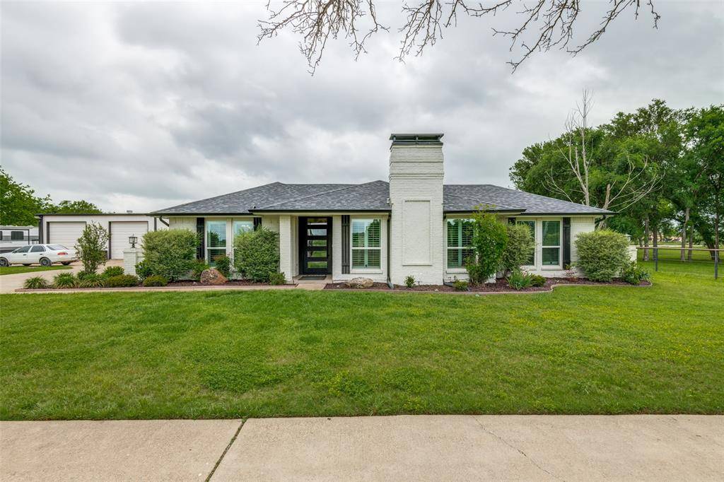 1301 Davis Lane, Terrell, TX 75160