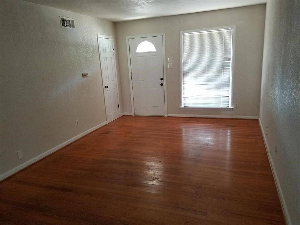 1401 W Lovers Lane, Arlington, TX 76013