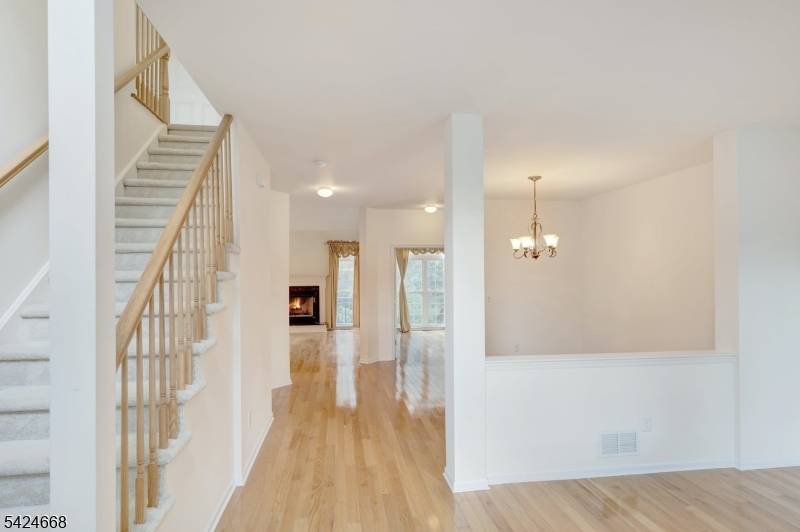 18 Mountain View Dr, Woodland Park, NJ 07424