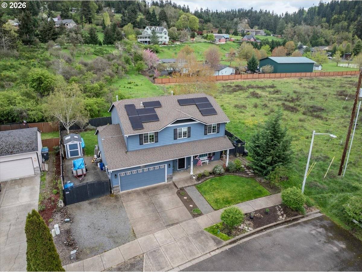 302 DIVISION ST, Silverton, OR 97381
