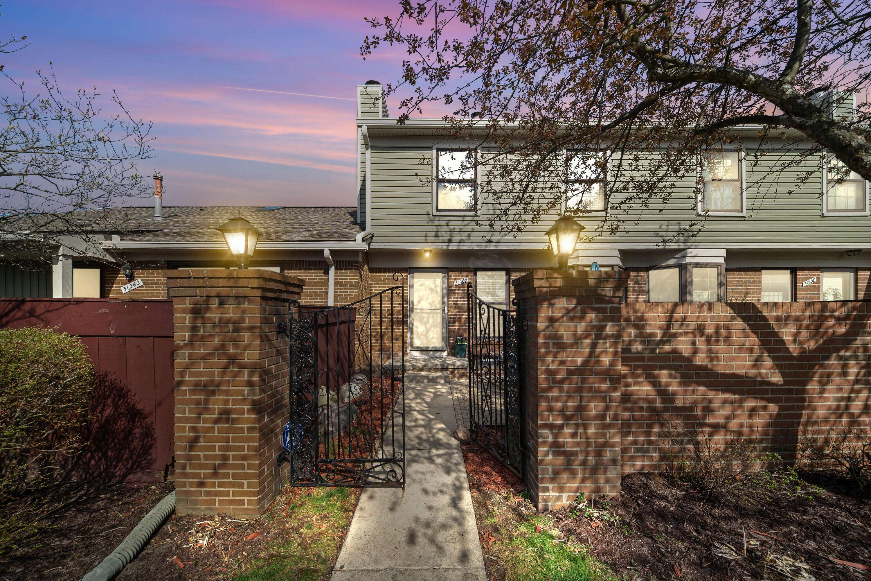 31260 Country WAY, Farmington Hills, MI 48331