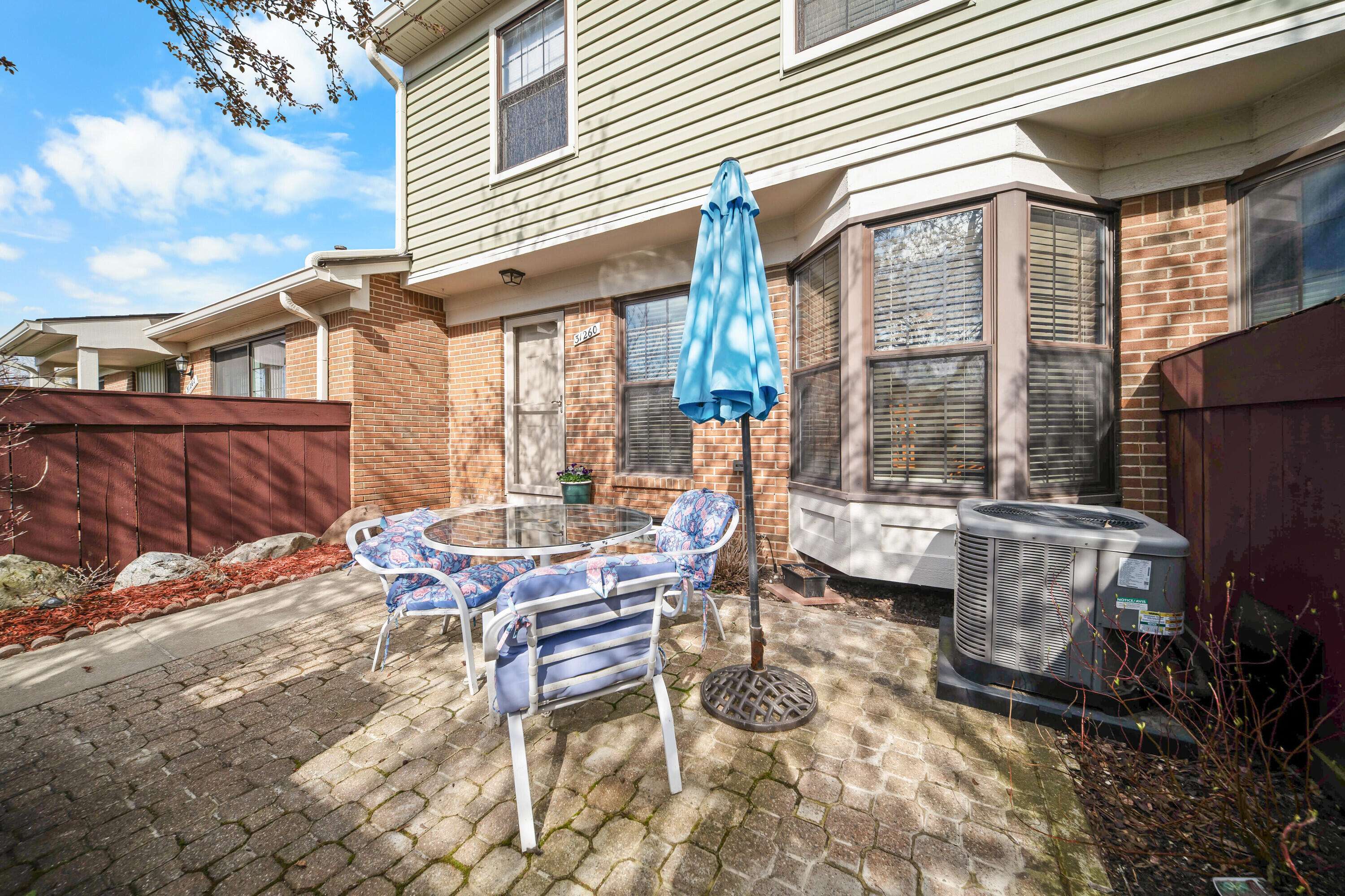 31260 Country WAY, Farmington Hills, MI 48331