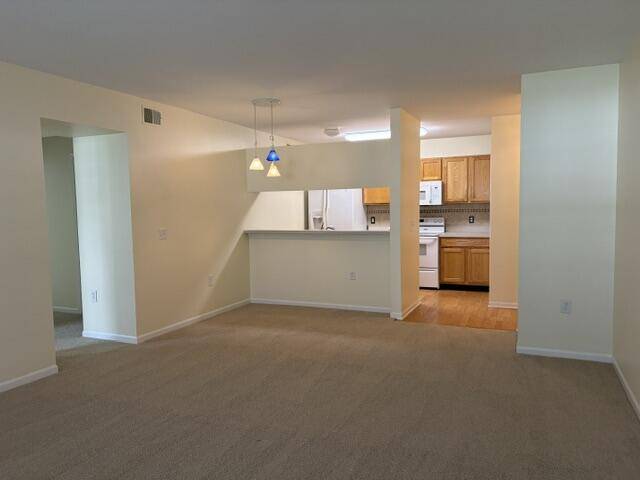 2736 S Knightsbridge CIR, Ann Arbor, MI 48105