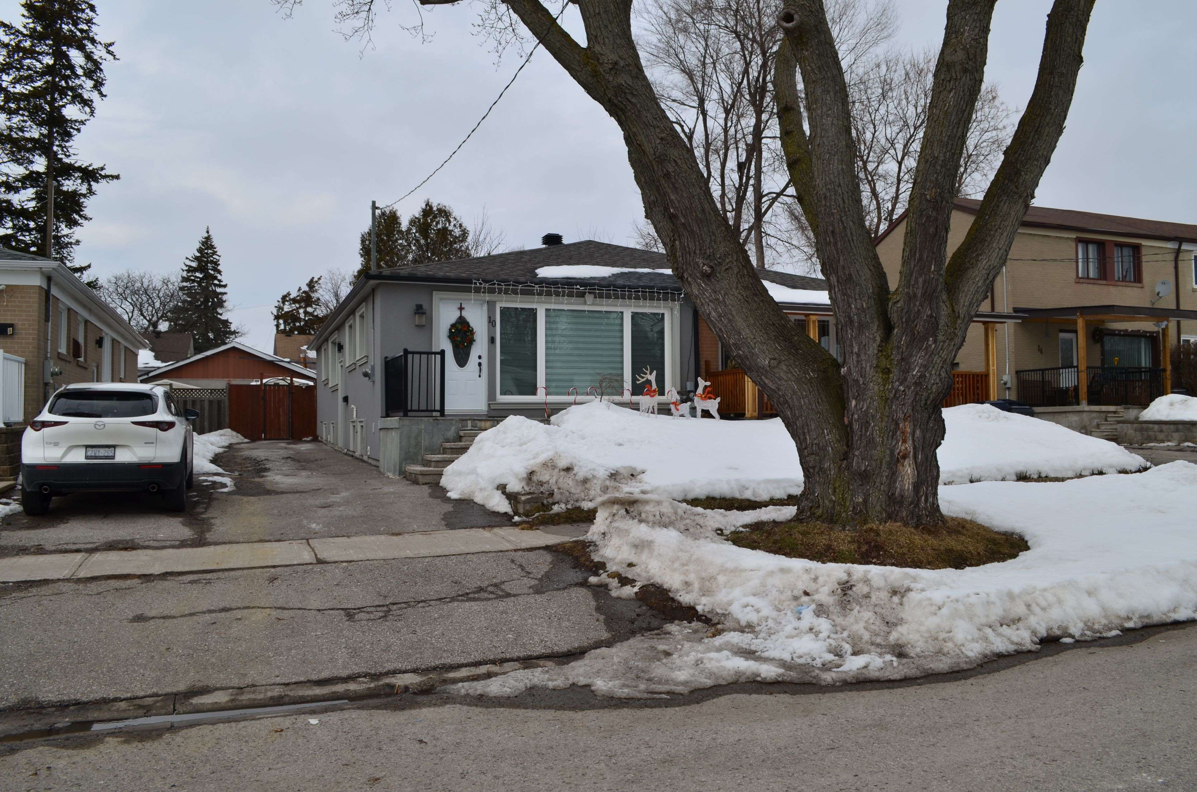 10 Tartan AVE #Bsmt, Toronto E04, ON M1L 1T6