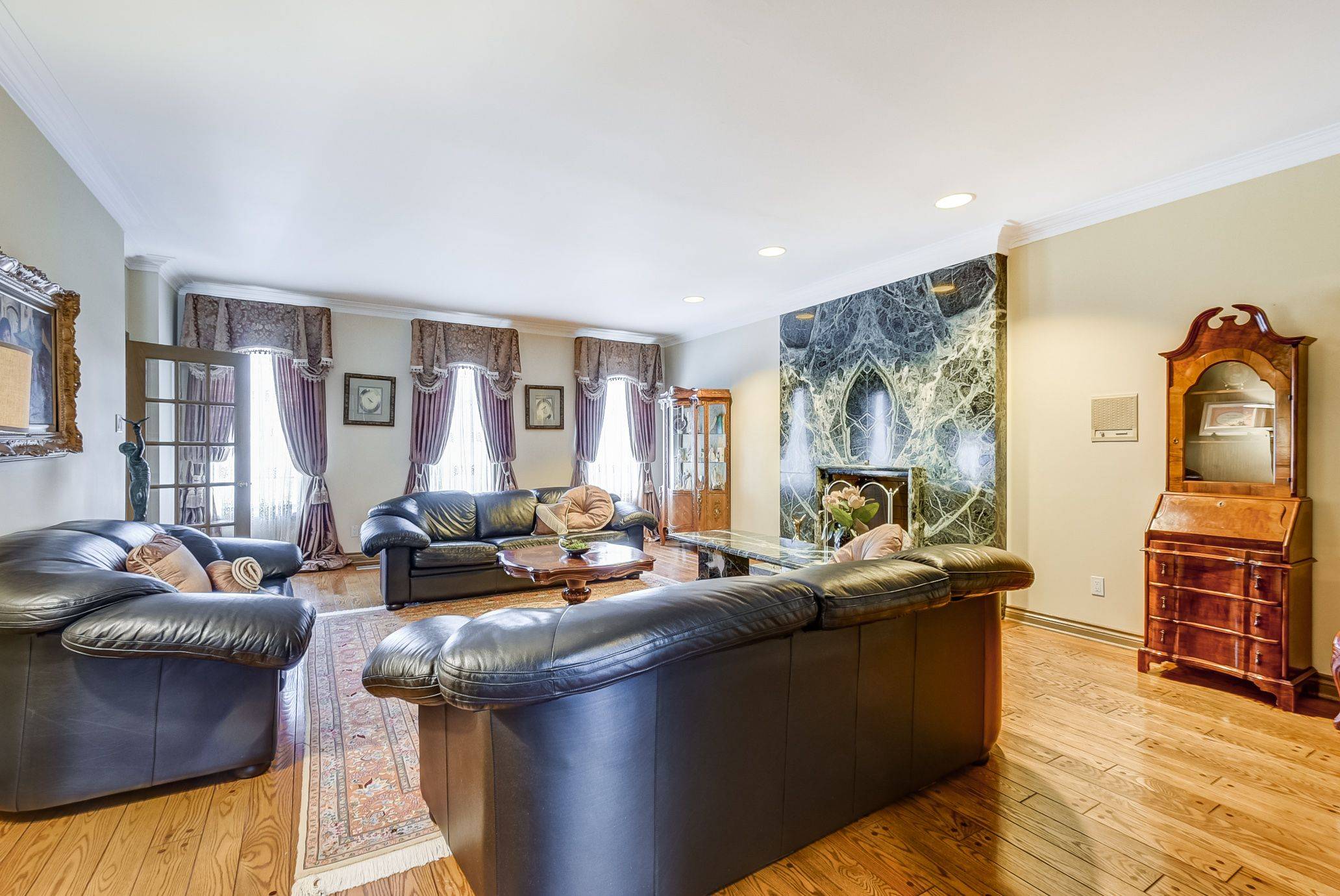 118 Cowan DR, Vaughan, ON L4L 3E9