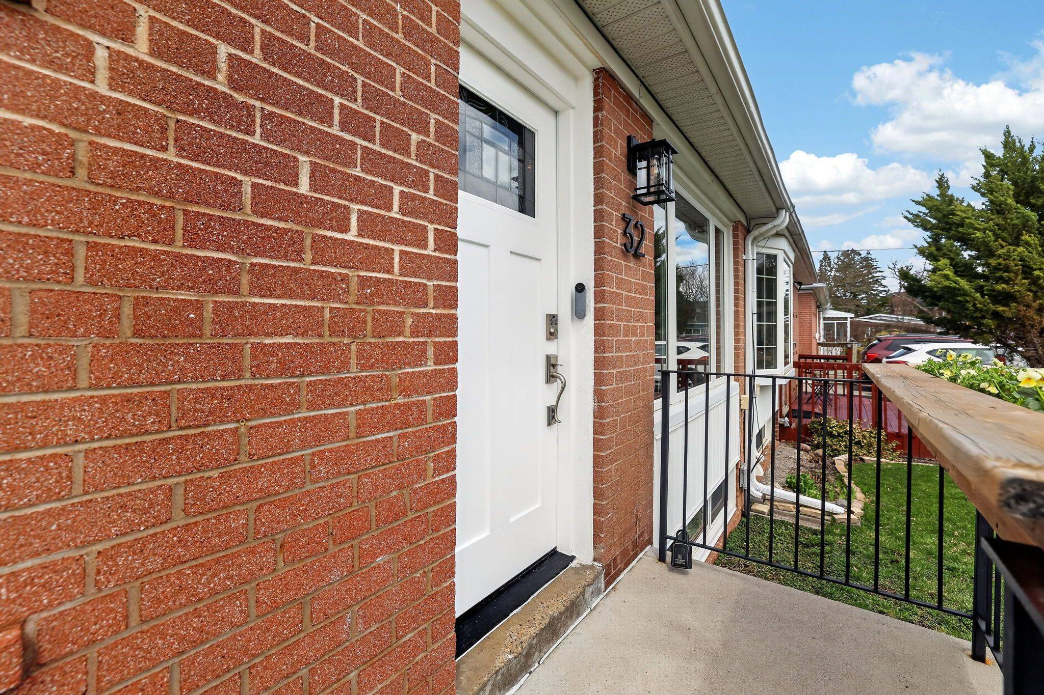 32 Davis RD, Aurora, ON L4G 2B6