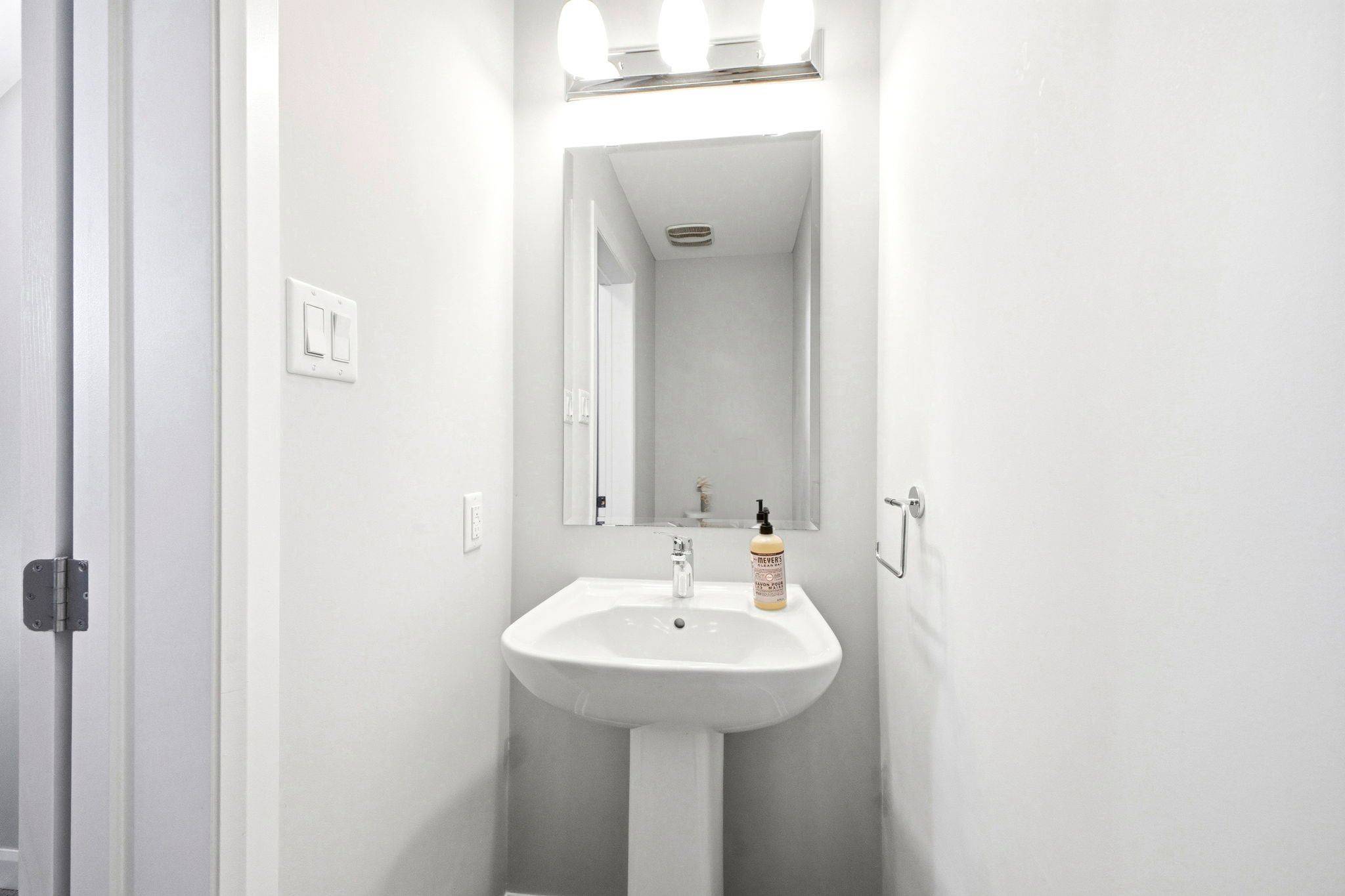 219 Liebe TER, Barrhaven, ON K2J 6R9